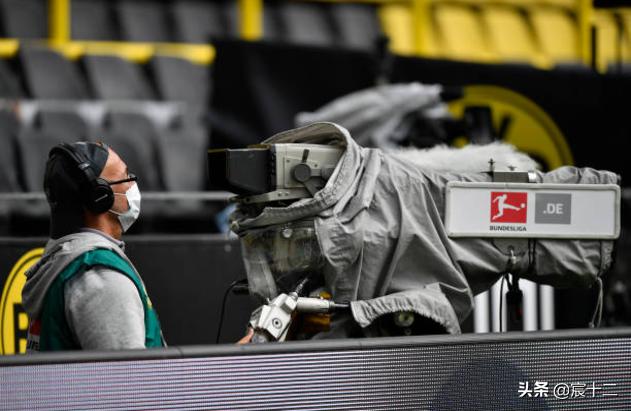 德甲进球静止庆祝,德甲重启观众席