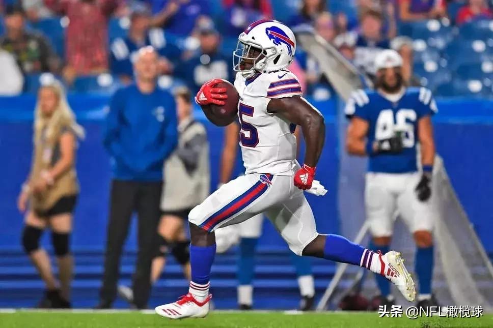 远渡重洋3000英里,英国小伙儿韦德执着追逐NFL橄榄球梦