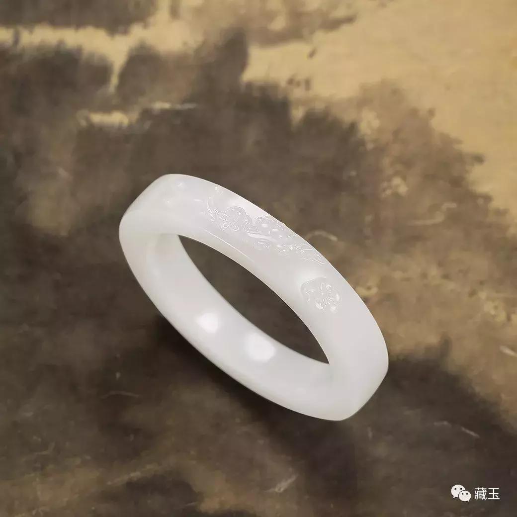 和田玉带翠的手镯好不好,和田玉手镯怎么选