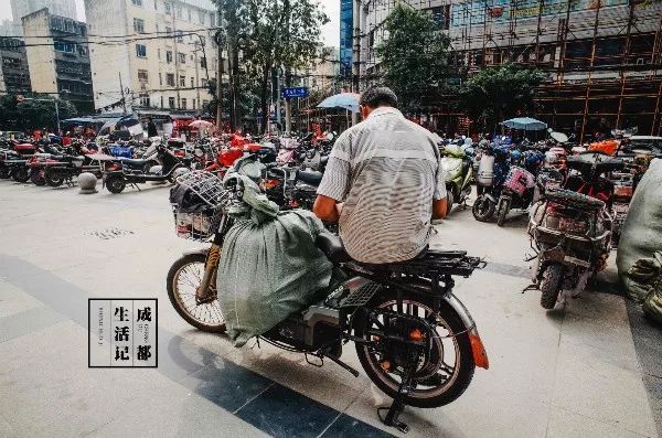 成都同根生,成都北门对比南门