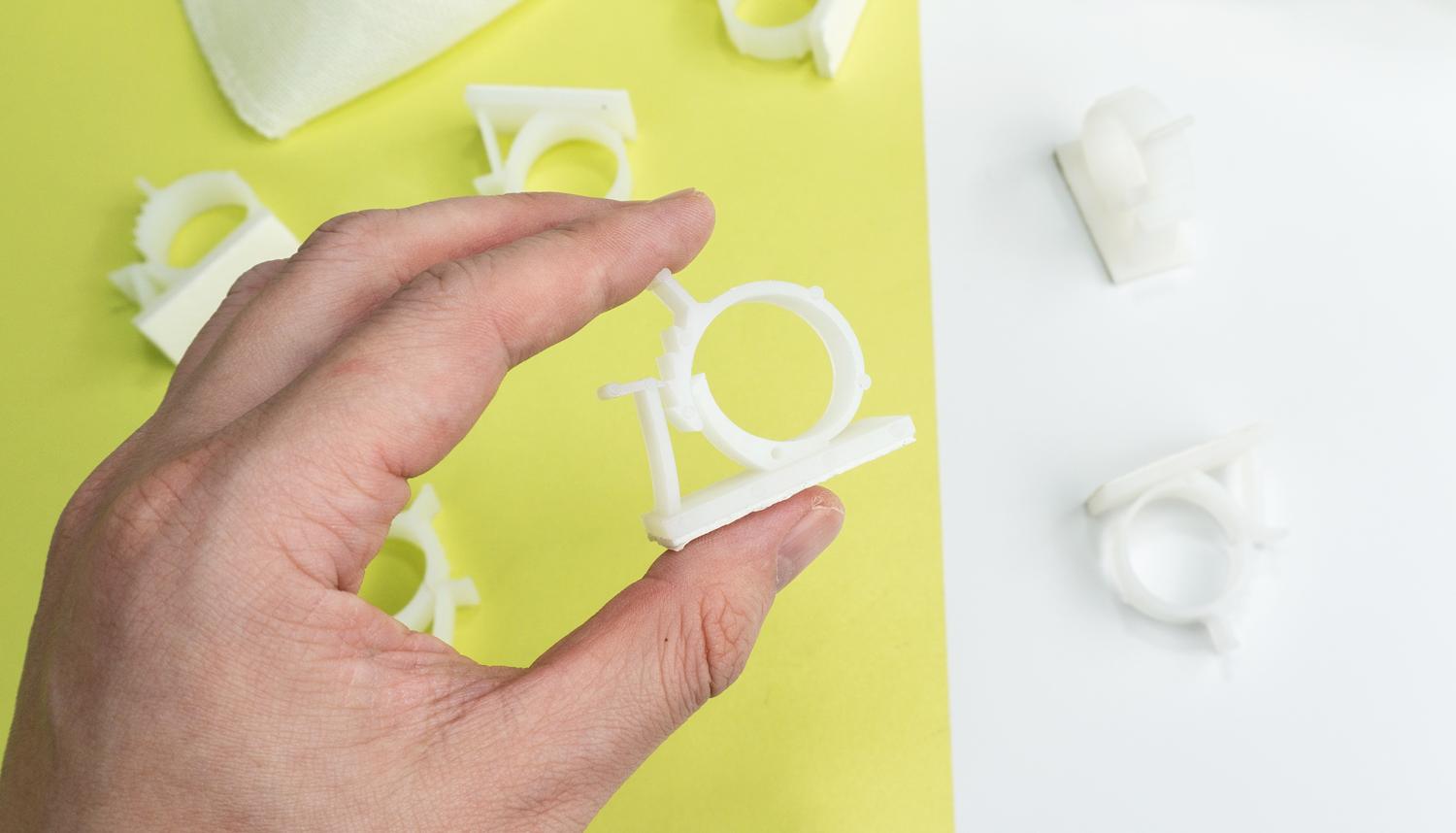 游戏宅的电脑桌面,游戏头戴式耳机rog棱镜s