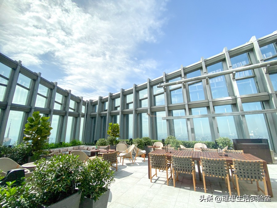 住在广州瑰丽酒店看外面风景,广州瑰丽酒店看到整个广州夜景