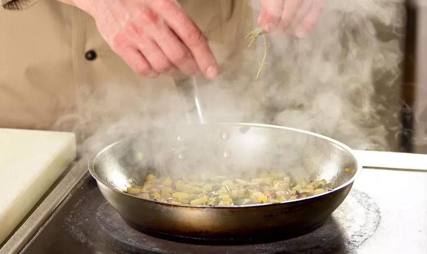 孕期闻刺鼻气味对胎儿有多大影响,孕妇身上有四种气味说明胎儿健康