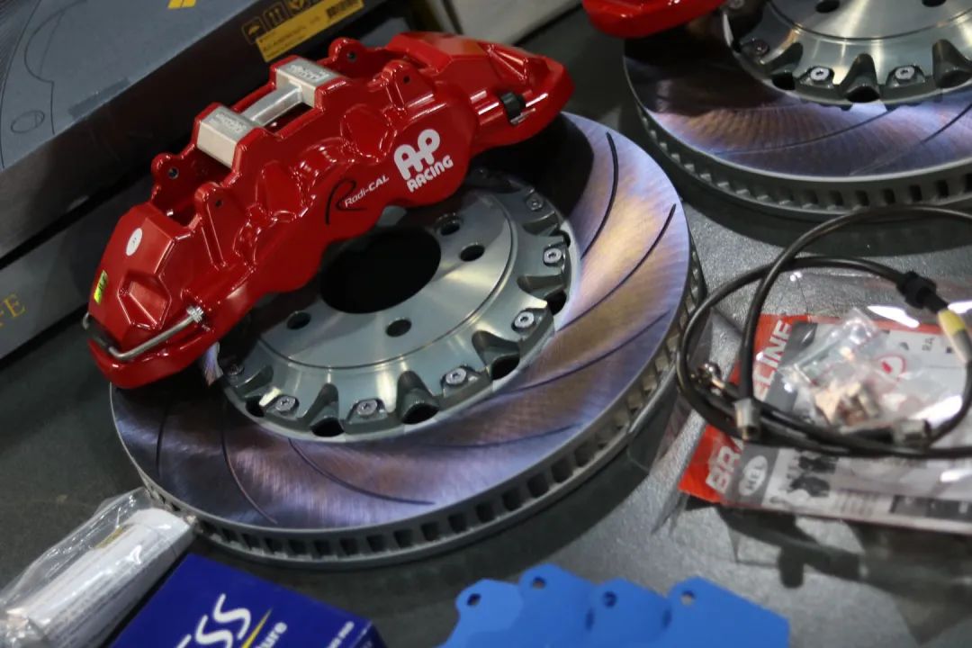 怪兽改造跑车视频,宝马f20120改装