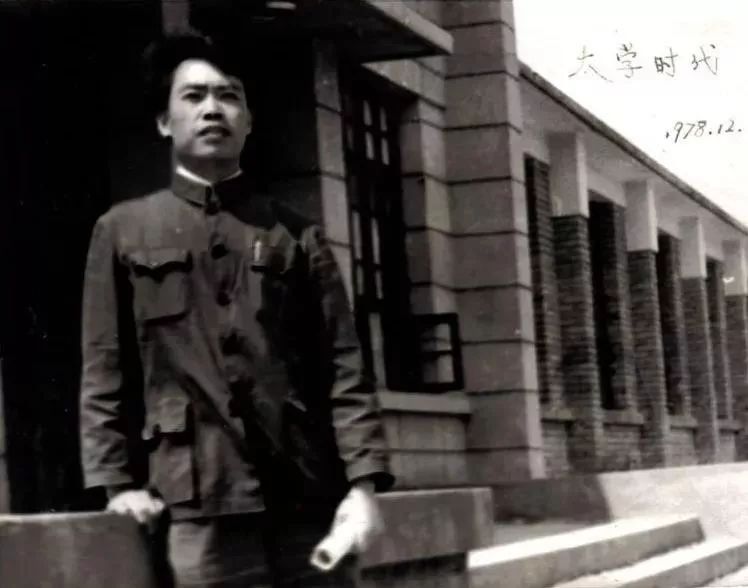 人民大会堂推销土豆，收1500个农民学生，10亿专利无偿送出，64岁的农民院士朱有勇火了！