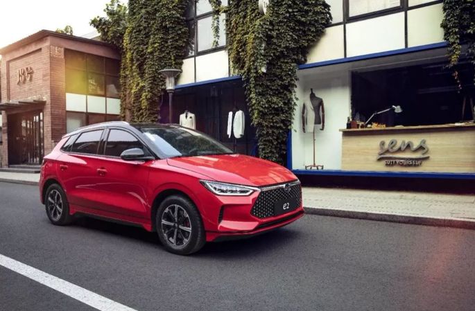 比亚迪纯电车e2评车视频,比亚迪e2纯电动汽车测评