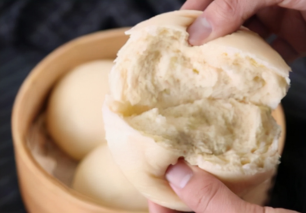 怎样用酵母粉蒸馒头好吃又松软,蒸馒头别只放酵母