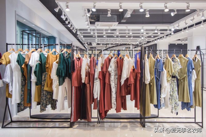 女装进货渠道怎么找货源,女装店新手进货的技巧是什么