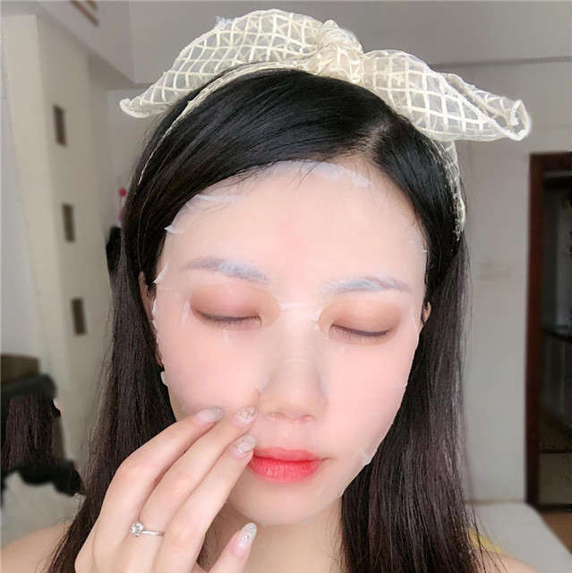 解决毛孔粗大最简单方法,脸部毛孔粗大最好的解决修复方法