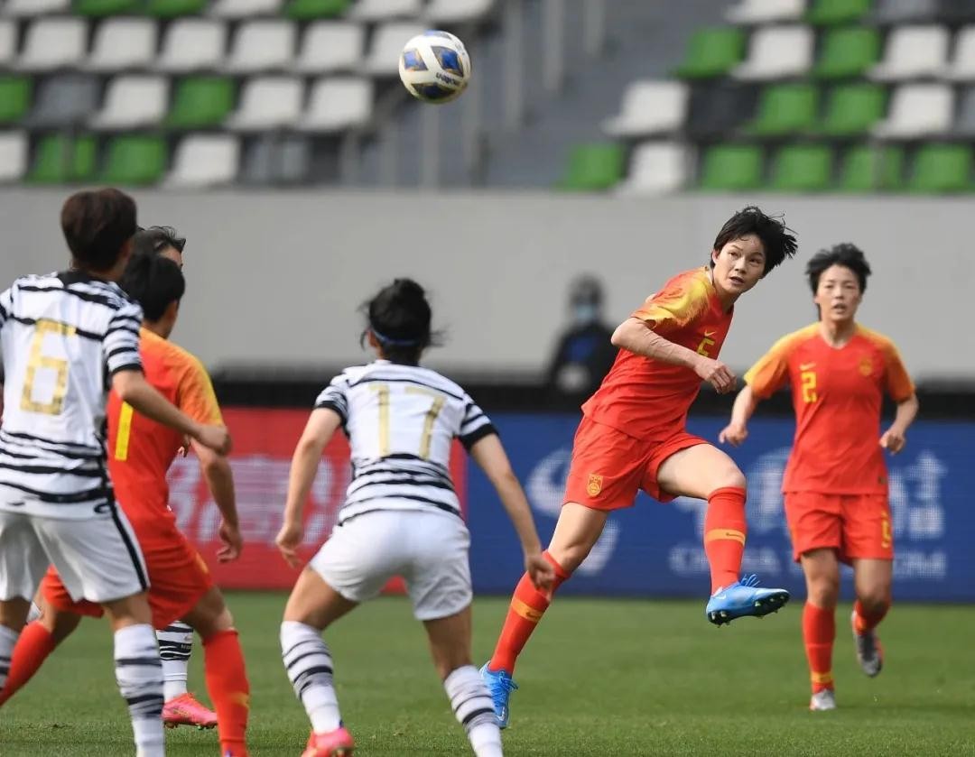 中国女足夺冠直播解说员,中国女足王霜足球视频