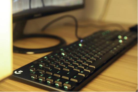 罗技6930电竞耳机,罗技g系列打游戏鼠标哪个好用