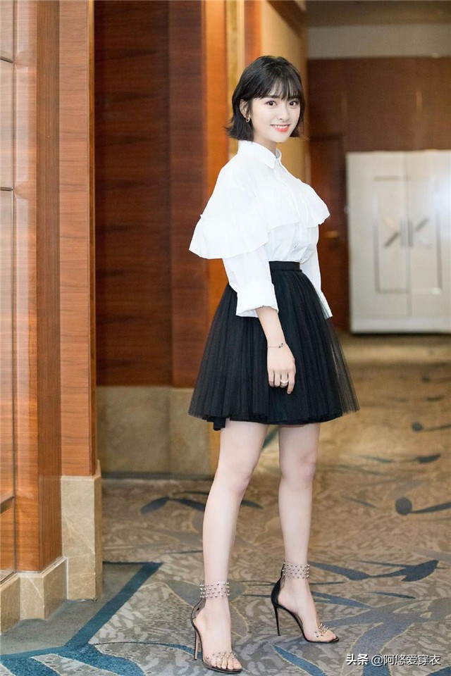 小个女生怎么穿更显高?快向王子文、沈月取经,会穿比例就是好