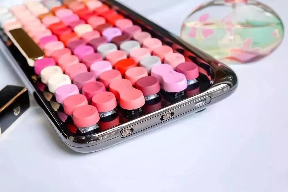 男朋友看到就想带回家私藏的“口红”机械键盘，安卓苹果一键切换