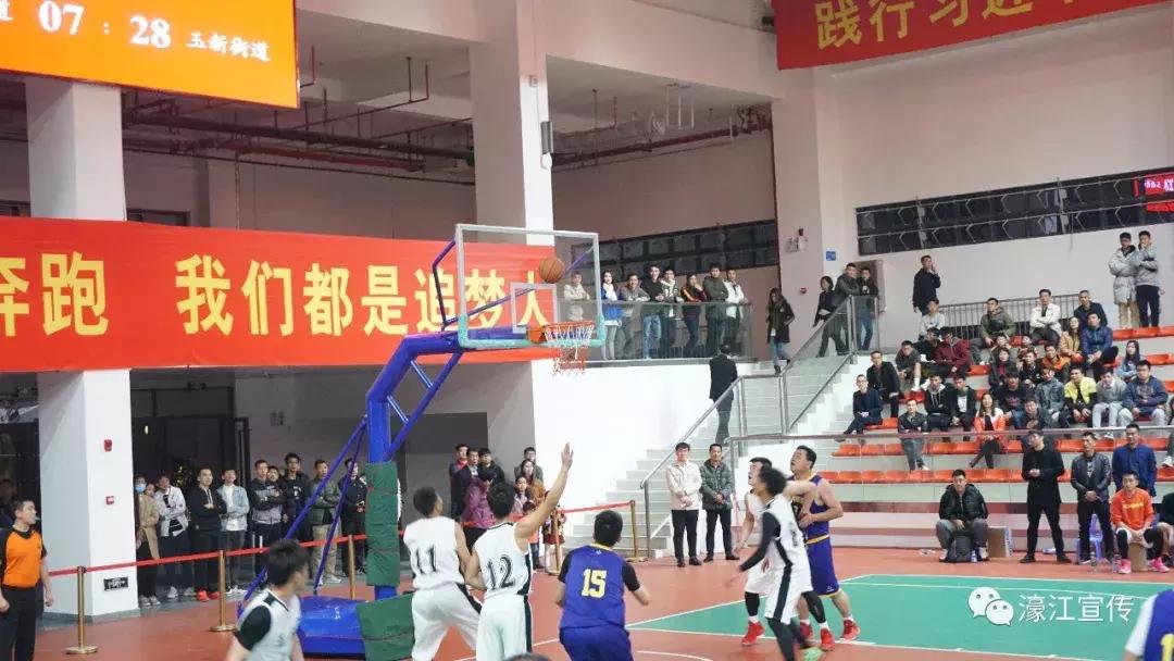 篮球比赛沸腾,首届海峡奥体·迎春杯篮球赛开赛