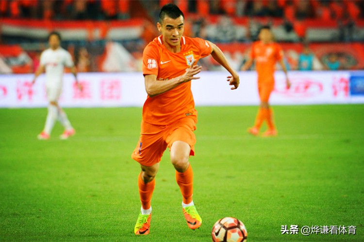可惜！昔日“国足飞翼”进入职业生涯瓶颈期，技术单一，泯如众人
