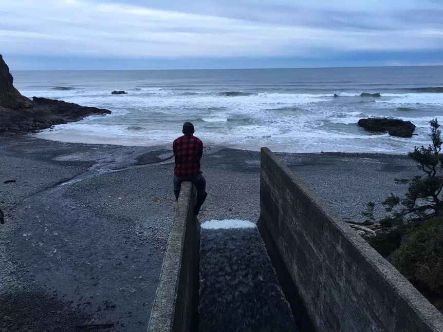 留美学生做直播卖货,帮助华人老移民收入翻8倍,却休学回了国