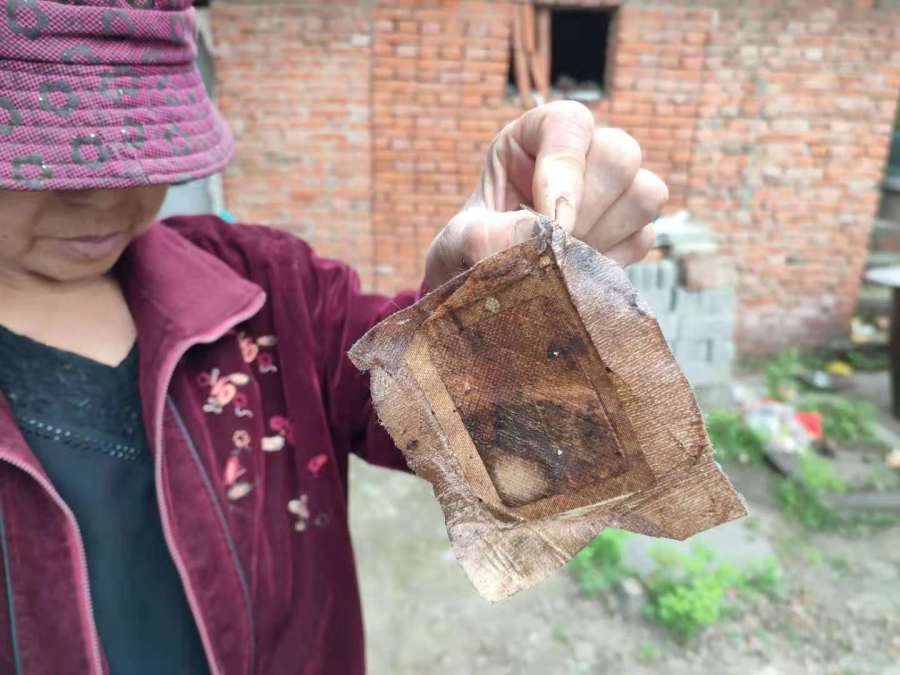 老人保健品骗局固体饮料,老人万元买神药家属发现是饮料