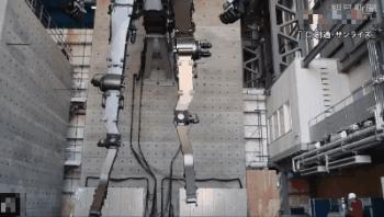 宅男们的有生之年！日媒公布18米“高达”建造视频，四肢可动