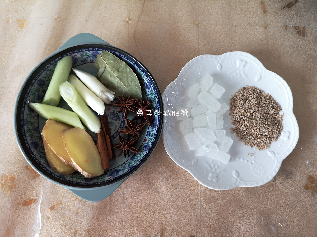 炖肘子和猪蹄软烂脱骨需要多久,如何在家制作软烂脱骨的猪蹄