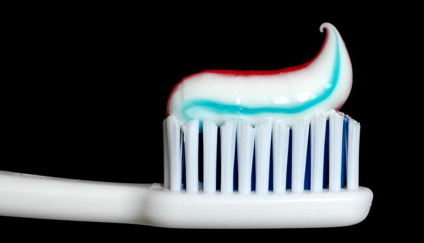 夏天电脑温度高反应慢？教你3招不花钱方法，牙膏也能给电脑降温