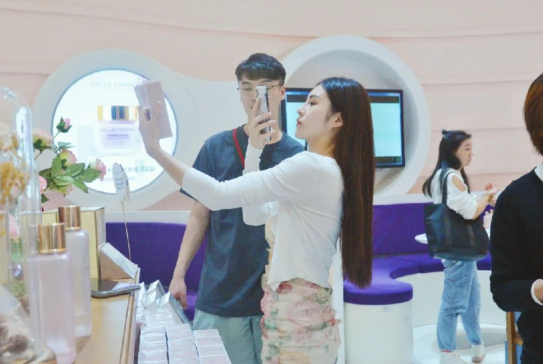 23位美妆达人溯源花之城 邂逅婕珞芙百年品牌魅力