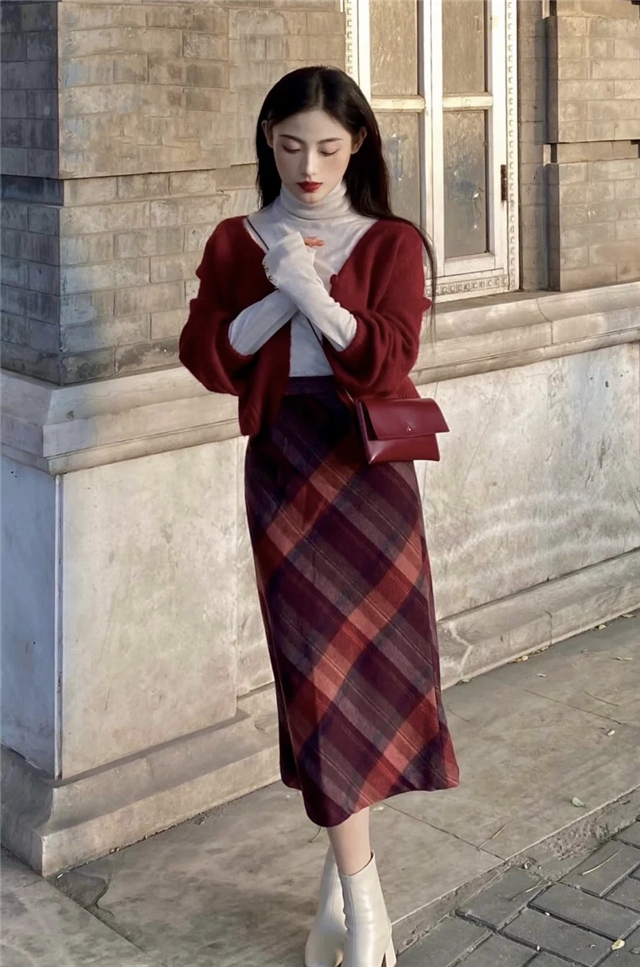 红色是秋冬最显气质的时髦的颜色,怎么把红色穿出不落俗套的时髦感