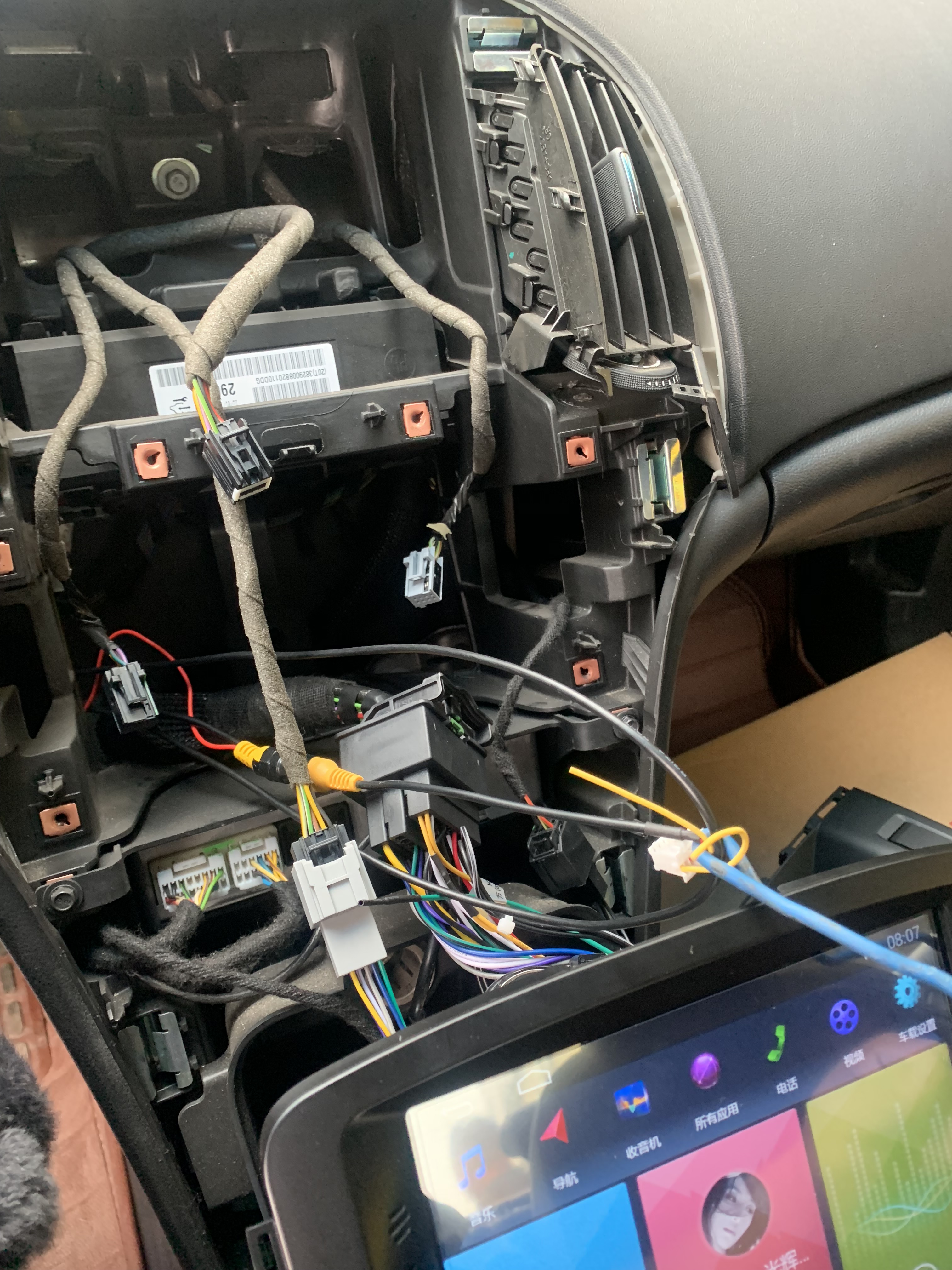 自己动手更换别克英朗挡把,别克英朗改装横屏导航