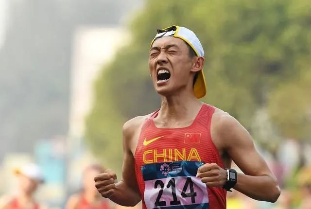 中国田径归化选手郑妮娜首秀,郑妮娜归化