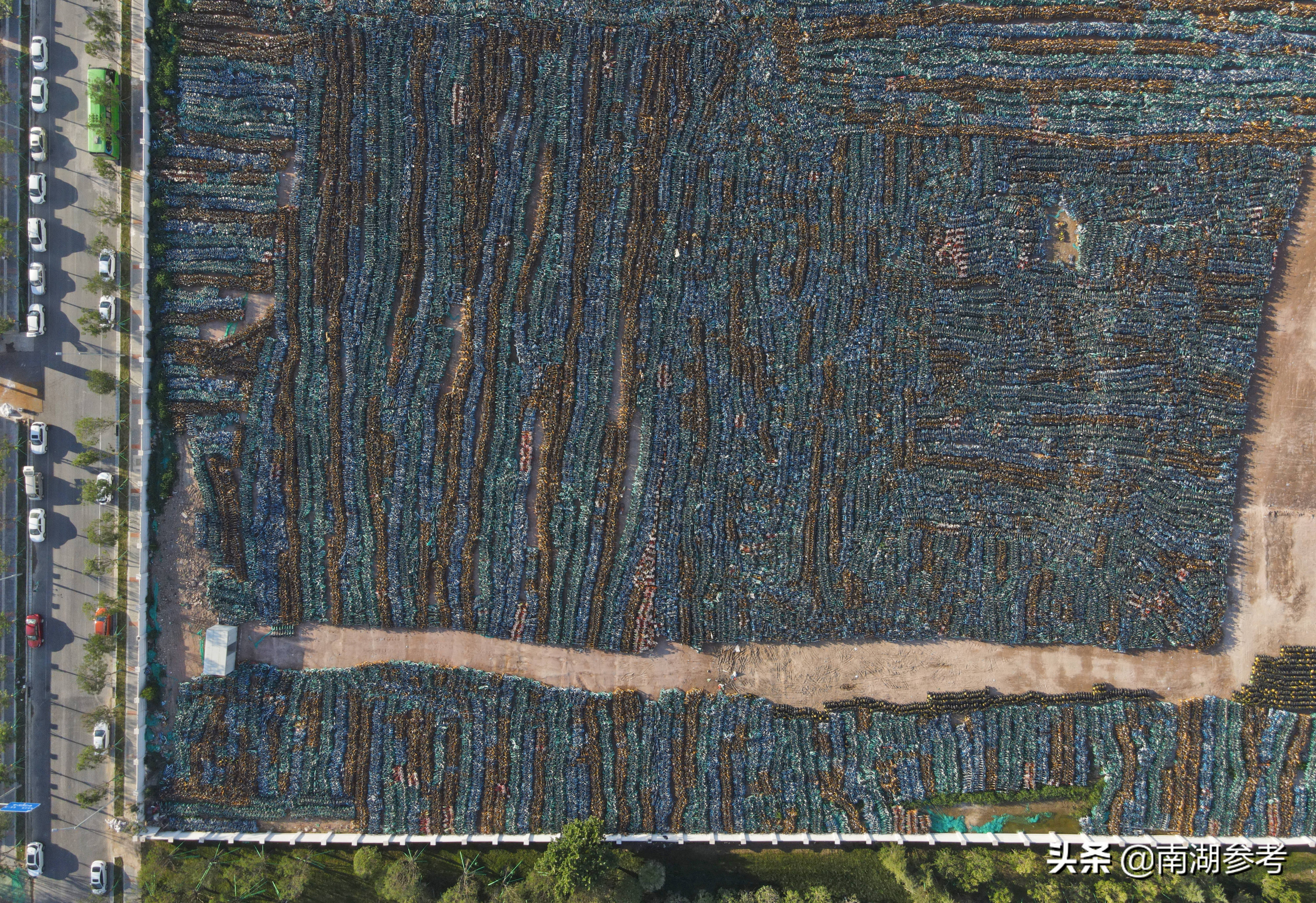 西安共享单车坟场,几十万辆共享单车坟场