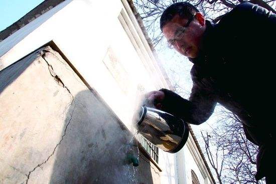 北方家里没有供暖水管会不会冻住,农村冬天水管冻住了怎么弄