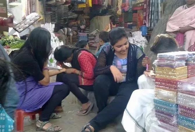 我的印度女同学说：你们中国女生真幸福