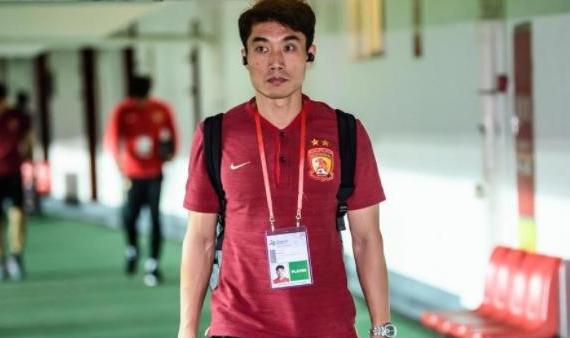 恒大变天了！靠主场昏哨勉强战平河南建业太丢人，郑智暂代主帅