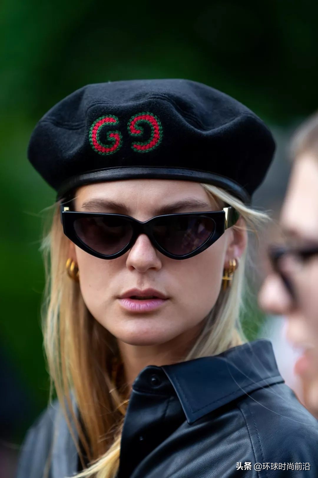 适合冬季脸大显脸小的帽子 (大圆脸适合什么帽子秋冬)