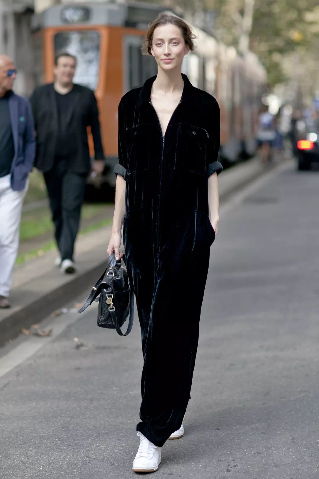 秋天穿丝绒太美太高级了 (轻薄高级的丝绒质地太讨人喜欢了)