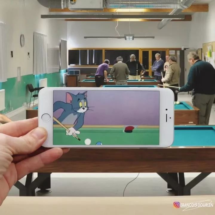 从没见过！在街上拍到了老爷爷头上喷白雾！原因......其实很好玩