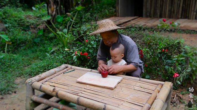 61岁中国大爷火爆油管！惹上亿老外关注：这是什么Chinese功夫
