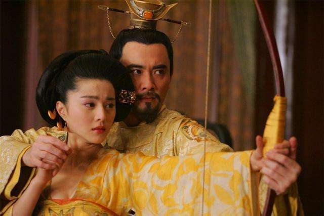 长恨歌的经典名句及其解析,长恨歌真的只是写爱情的么