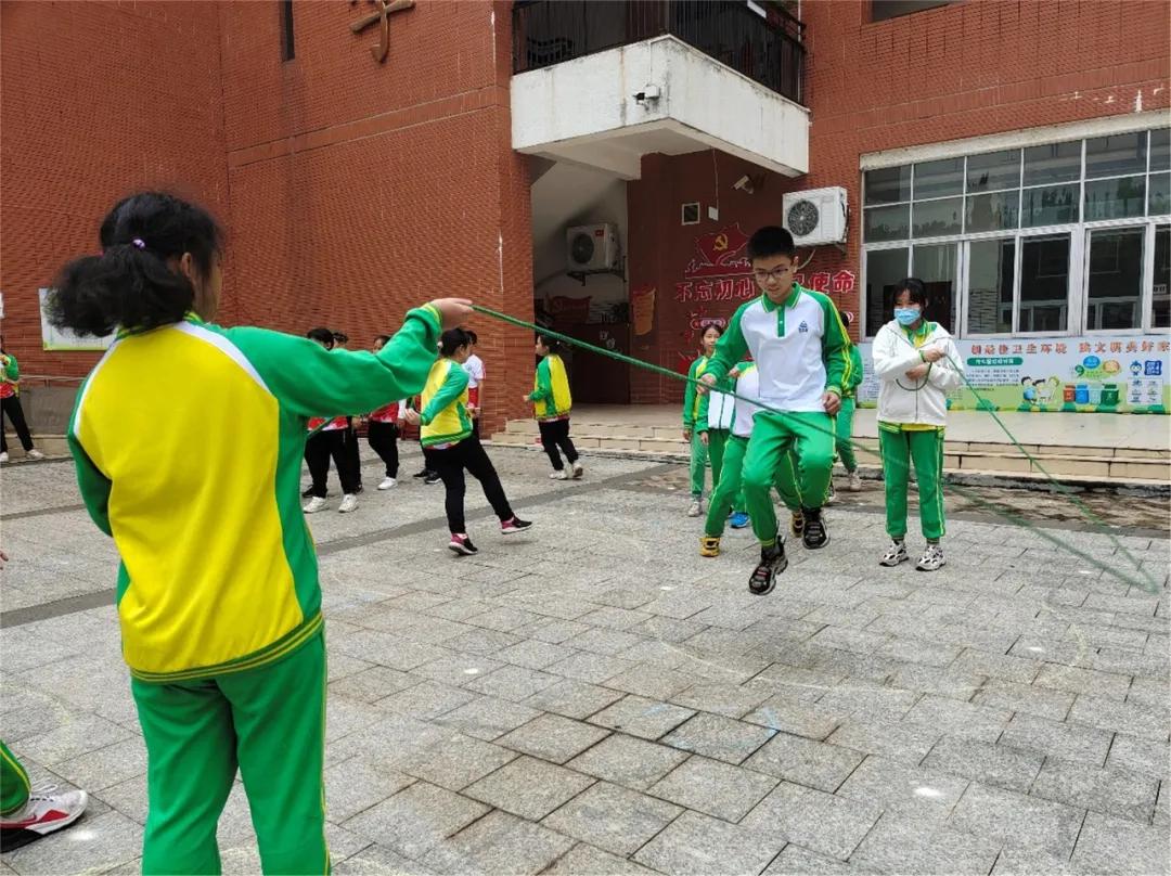 龙腾虎跃展英姿,龙腾虎跃展宏图