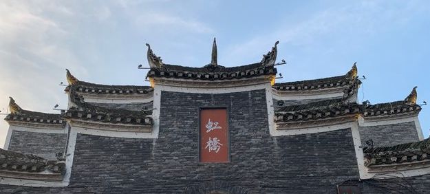 凤凰古城为什么走红,凤凰古城因何扬名于世