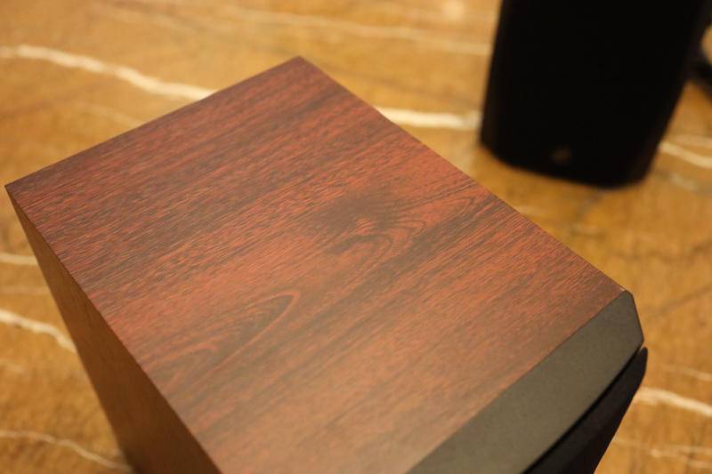 惠威d1100和漫步者s1000有什么区别,惠威d1100和漫步者r2000db对比