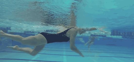 吹空调会觉得关节凉是怎么回事,吹空调膝关节酸痛怎么办