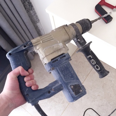 不用换大桌，都能再放一台显示器！太省空间了