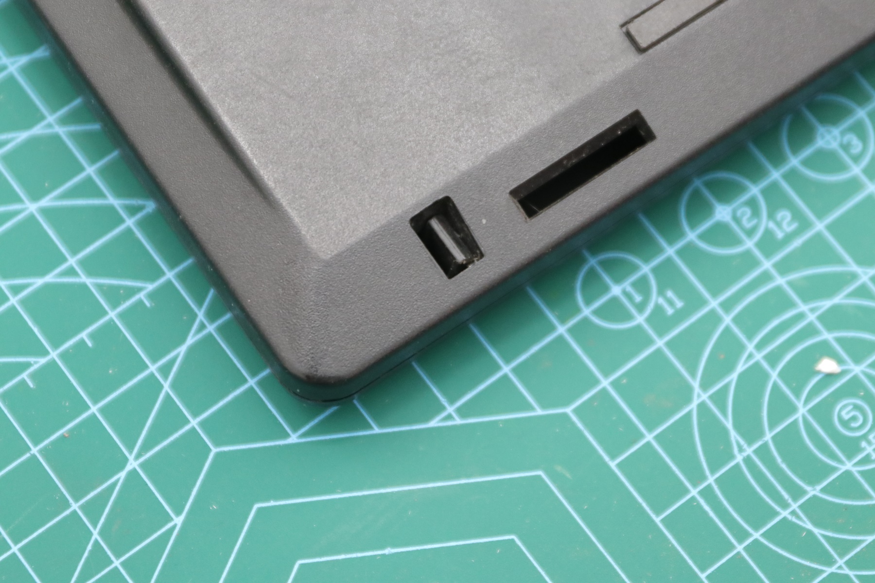 3494机械键盘,不到百元的青轴高颜值键盘