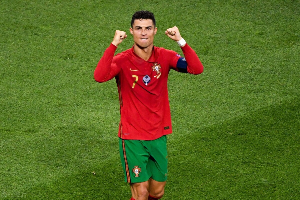 c罗佩佩欧洲杯夺冠,c罗佩佩打球视频