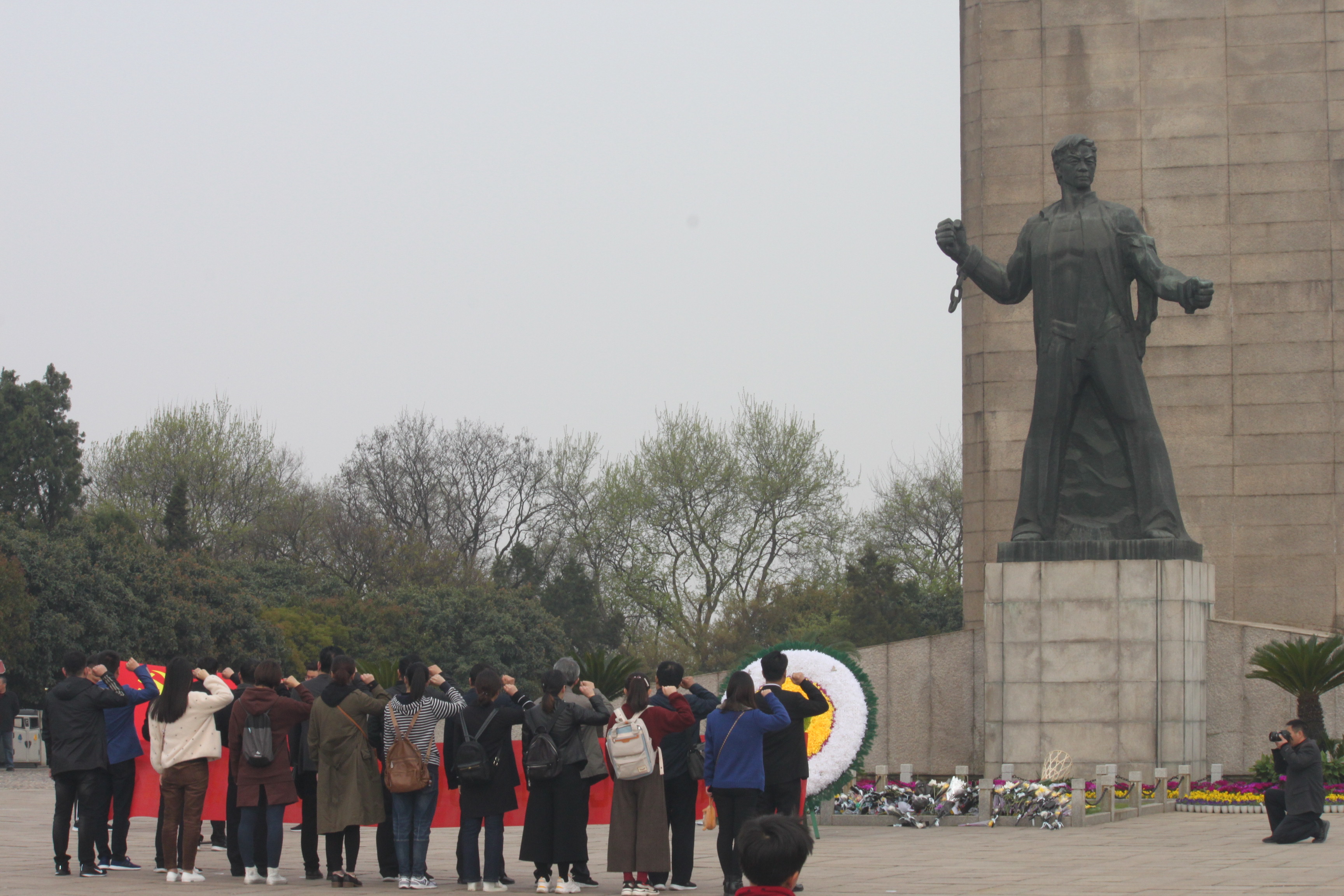 雨花台烈士陵园24只花圈意义,雨花台烈士纪念碑凭吊仪式