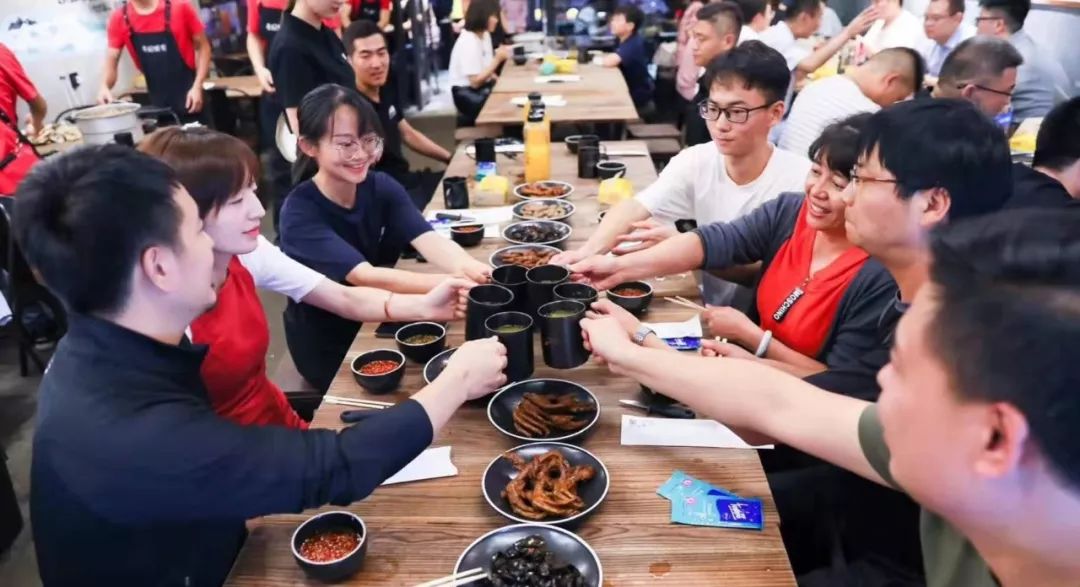 豪车代购转行在阿里边上卖夜宵，年销半亿，有人一晚吃掉4万元