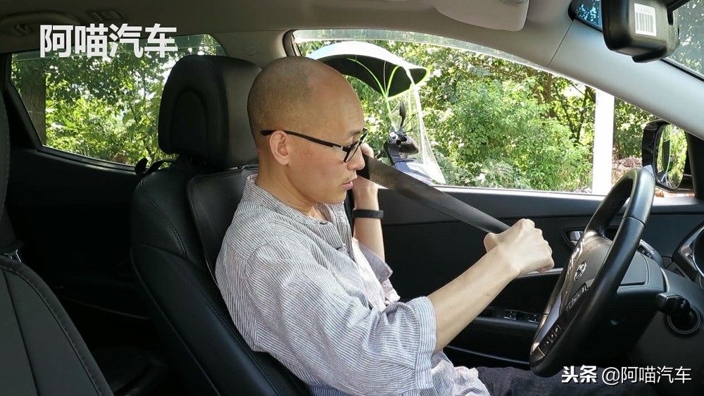 系安全带重要性的讲解,教一下系安全带怎么系