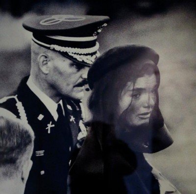 她是全美国女人的偶像,首婚嫁给最高权力者,二婚嫁给世界首富