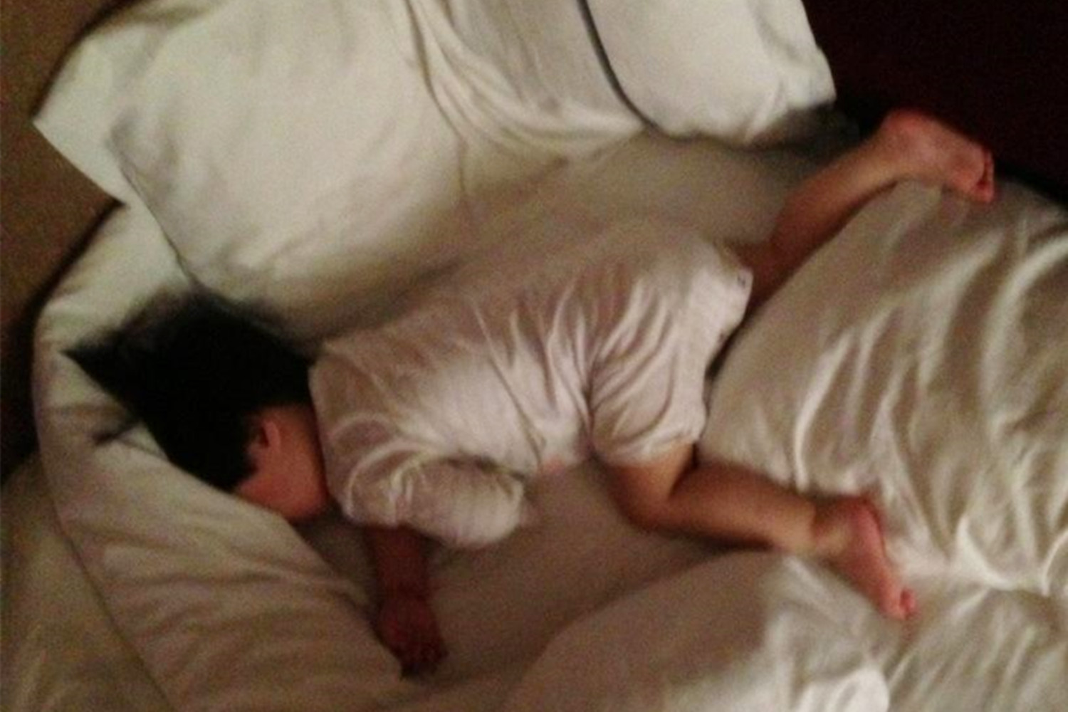 宝宝总喜欢趴着睡要不要干预,宝宝为什么喜欢趴着睡