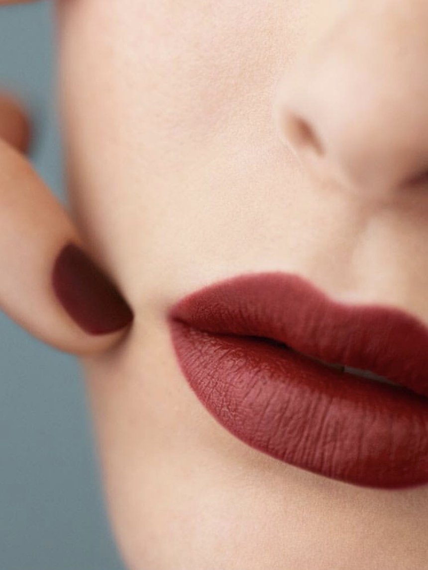 你可以没有爱情但不可以没有面包,可以没有爱情不能没有口红和香水